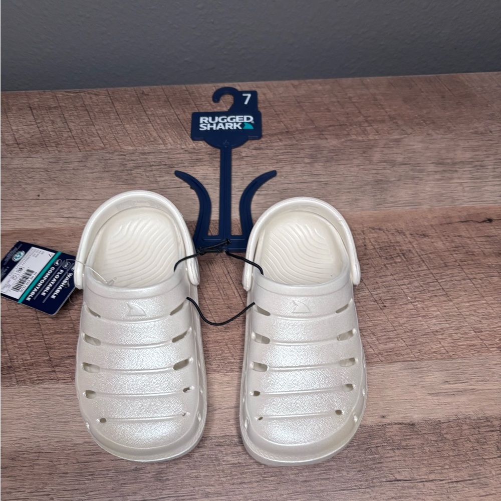 Rugged Shark‎ Kids Cream Sandals